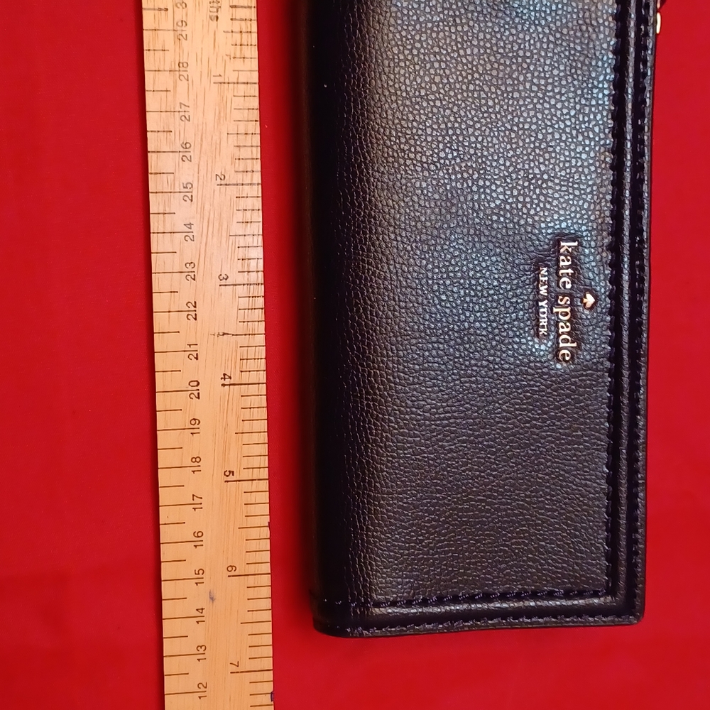 PEBBLED LEATHER KATE SPADE CONVERTIBLE  WALLET CLUTCH.